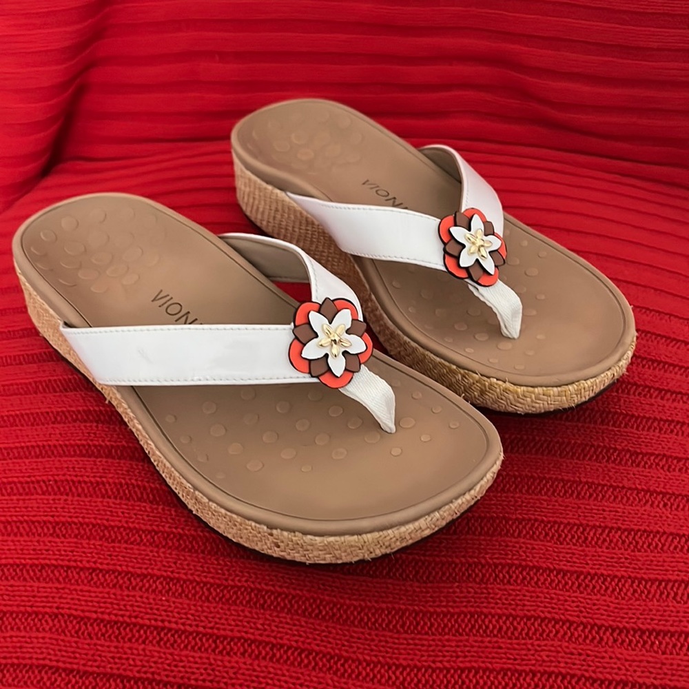 Vionic thong platform sandals